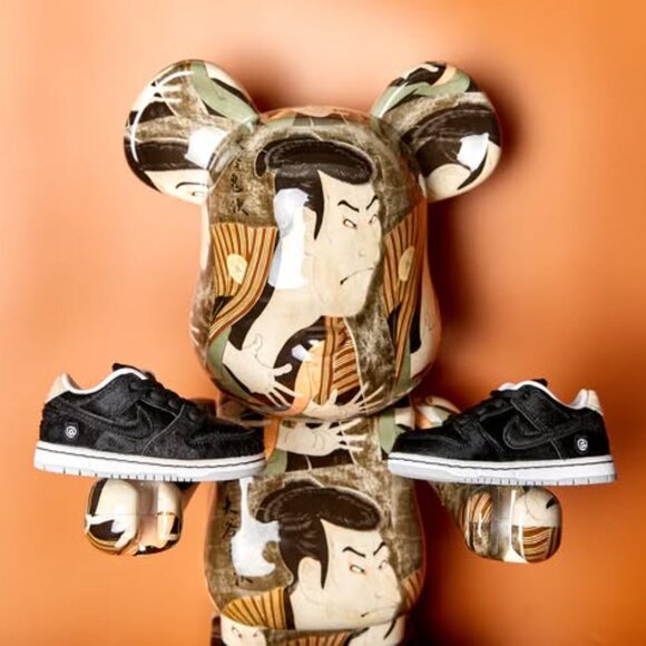 Nike SB Dunk Low Kids 'Medicom Toy' special edition collab sneakers - Picture 7 of 7